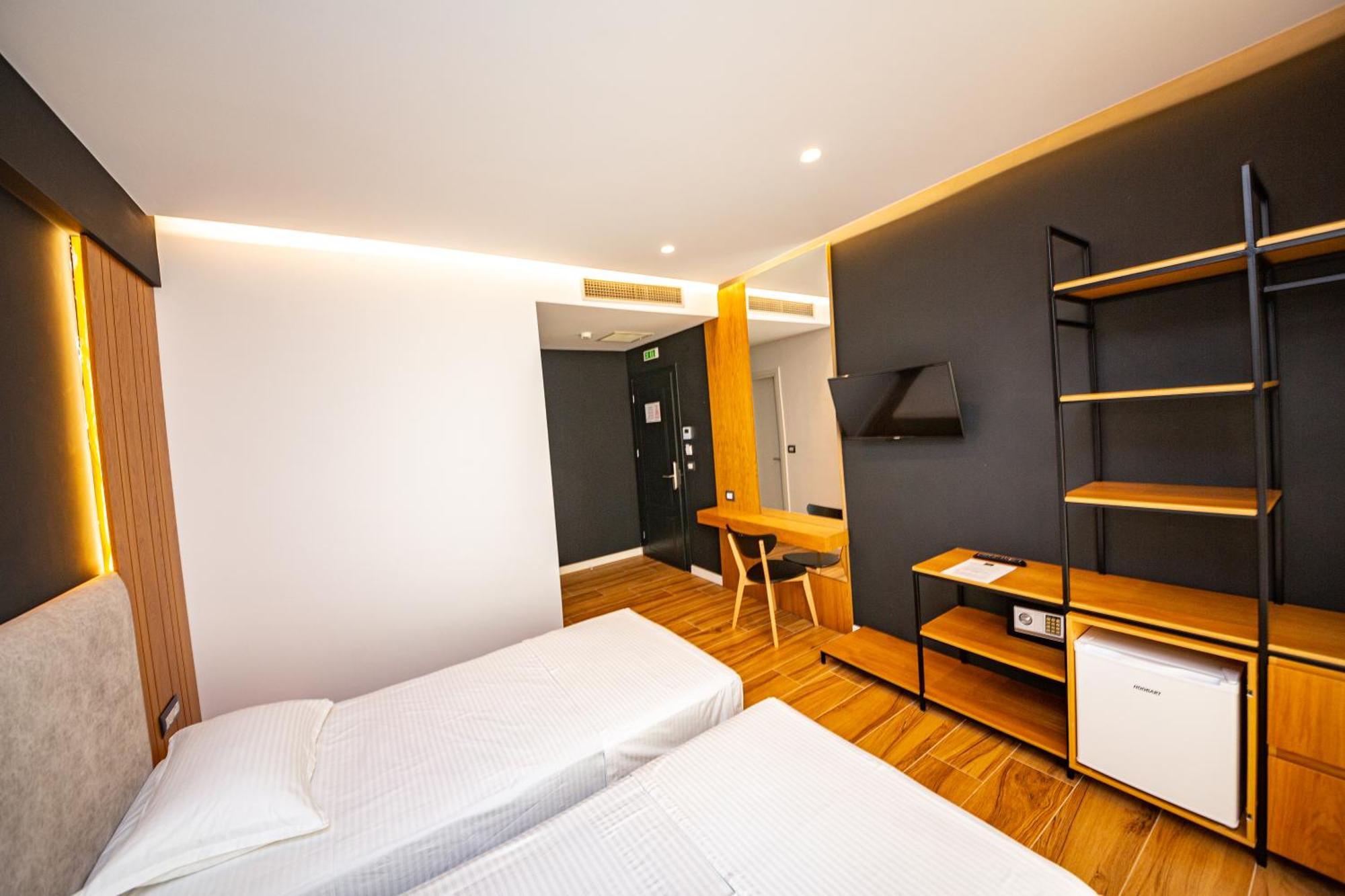 Adani Ksamil Room photo