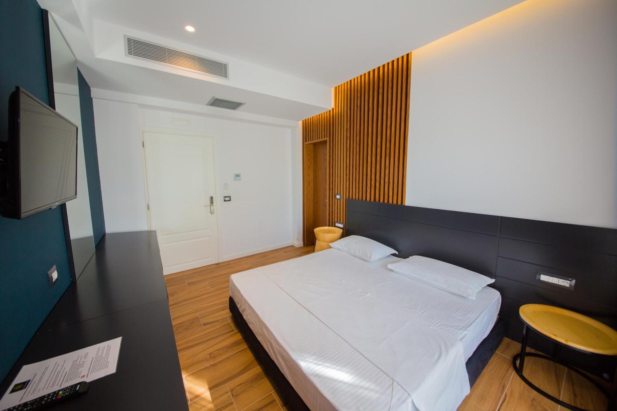 Adani Ksamil Room photo